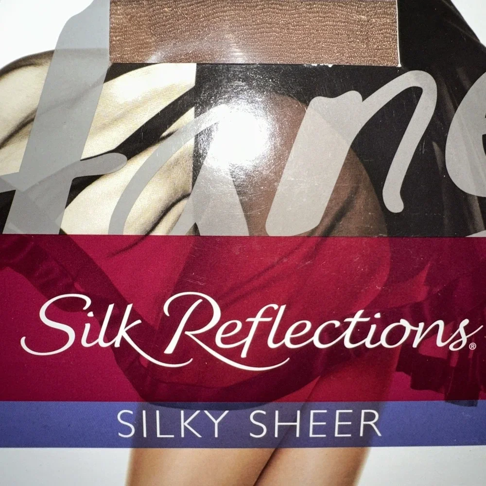 Hanes Silk‎ Reflections Silky Sheer Barely There CD Control Top Pantyhose